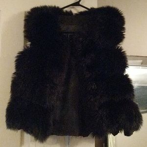 Fashionable faux fur vest🧥